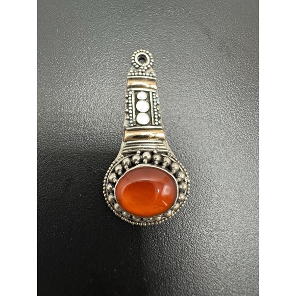 The Unbranded Brand Jewelry - Vintage Carnelian and 925 Silver Pendant